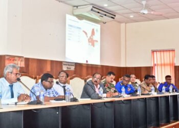 இராணுவத் தளபதியுடன் பிரதி பாதுகாப்பு அமைச்சர் மன்னாரில் வெள்ளத்தால் பாதிக்கப்பட்ட பகுதிகளுக்கு விஜயம்