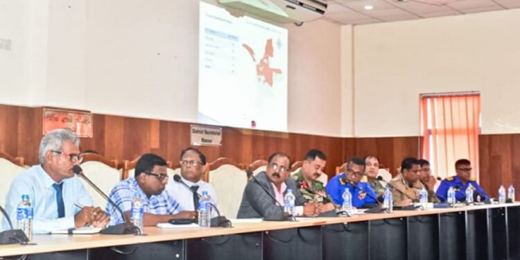 இராணுவத் தளபதியுடன் பிரதி பாதுகாப்பு அமைச்சர் மன்னாரில் வெள்ளத்தால் பாதிக்கப்பட்ட பகுதிகளுக்கு விஜயம்