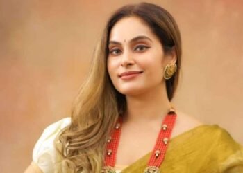 ஹிந்தி பிக்பாஸ் நிகழ்ச்சியில் தமிழ் பேசிக் கெத்து காட்டும் நடிகை!