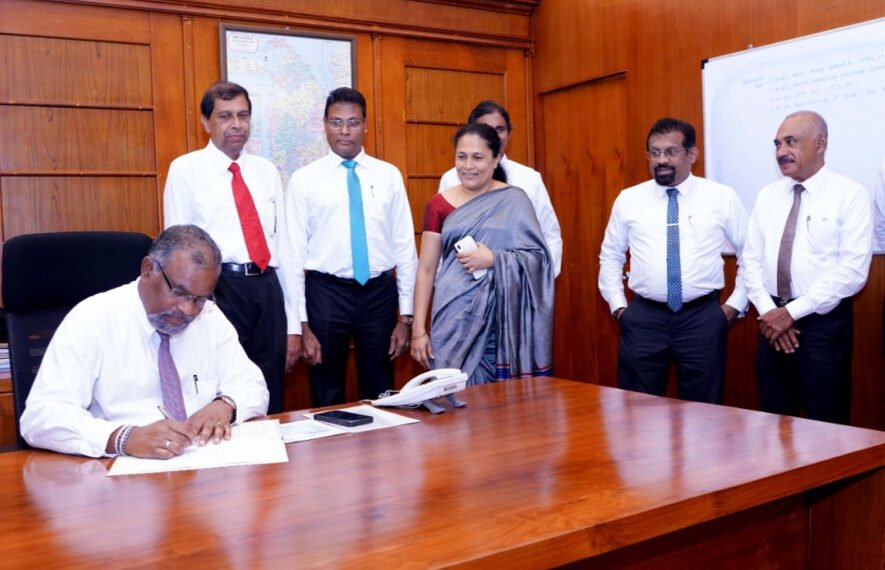 திரு.மகிந்த சிறிவர்தன நிதி அமைச்சின் செயலாளராக மீண்டும் கடமைகளை அரம்பித்தார்