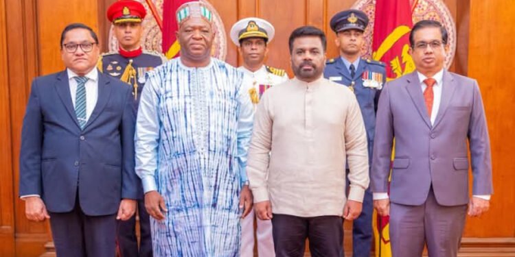 தூதுவர்கள் ஒன்பது பேர் ஜனாதிபதியிடம் நற்சான்று பத்திரங்களை கையளித்தனர்