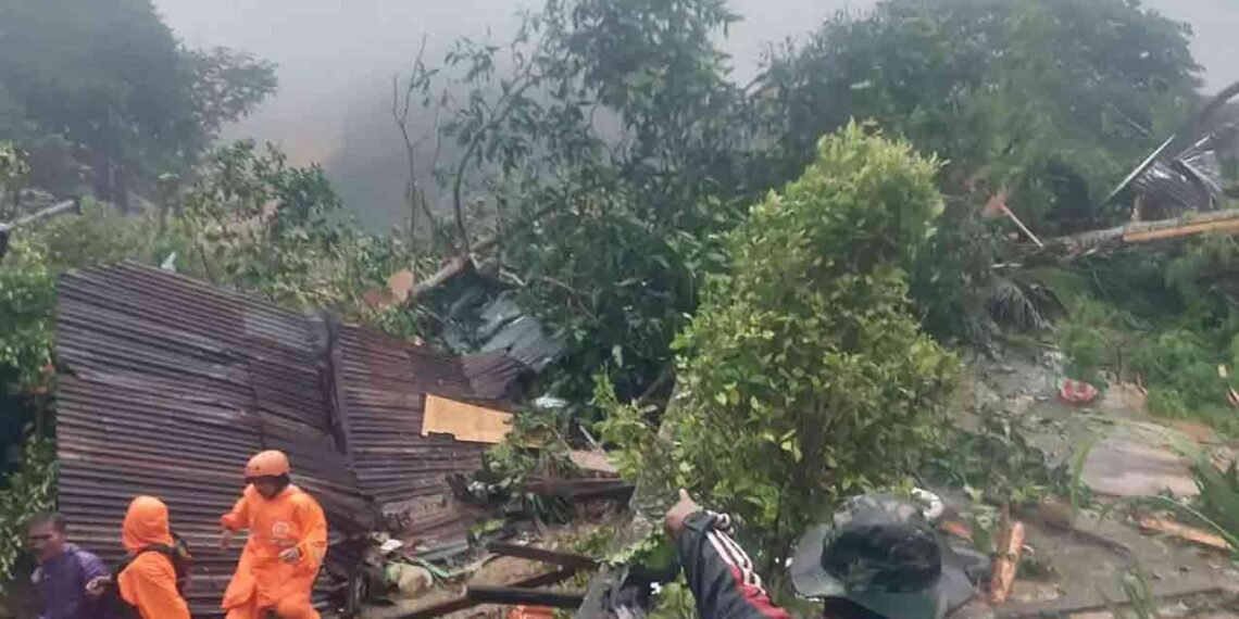 இந்தோனேசியாவில் சோகம் – நிலச்சரிவில் சிக்கி 27 பேர் பலி!