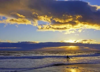 நாட்டைச் சூழவுள்ள கடற்பரப்புகளில் வானிலை மற்றும் கடல் நிலை.