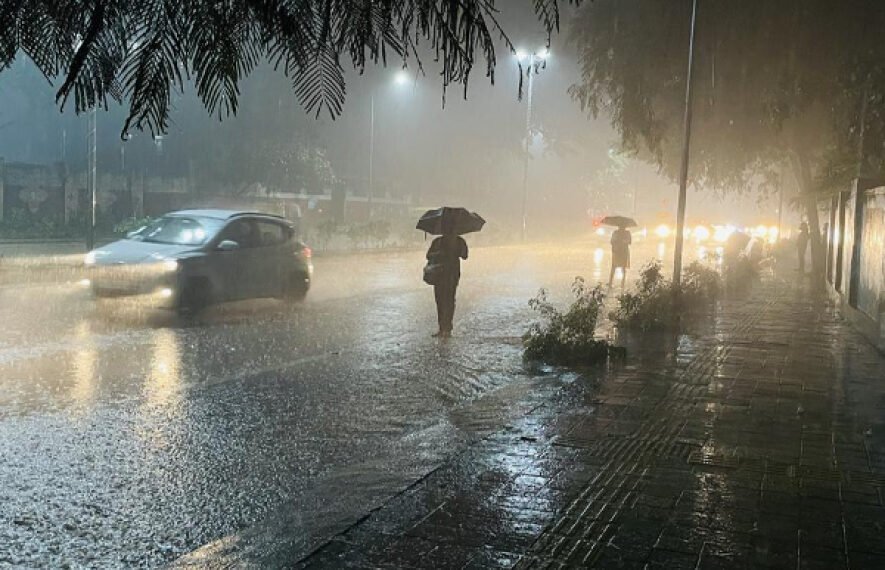 வடக்கு மற்றும் கிழக்கு மாகாணங்களில் அவ்வப்போது மழை