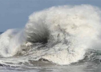 கடலில் பயணம் செய்வேர் மற்றும் மீனவர்கள் மறு அறிவித்தல் வரை நடவடிக்கைகளில் ஈடுபடுவதைத் தவிர்க்கவும்