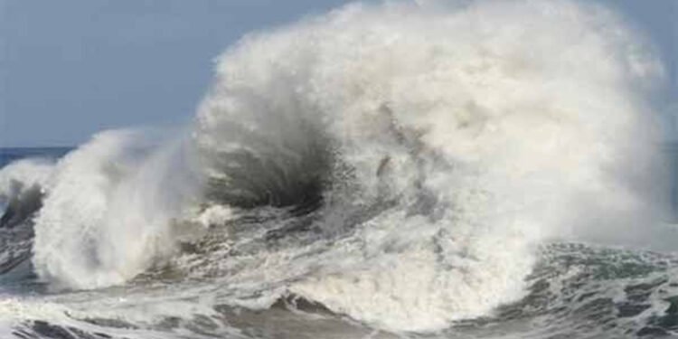 கடலில் பயணம் செய்வேர் மற்றும் மீனவர்கள் மறு அறிவித்தல் வரை நடவடிக்கைகளில் ஈடுபடுவதைத் தவிர்க்கவும்