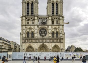 பிரான்ஸ் ‘நோட்ர டேம்’ தேவாலயம் : 5 ஆண்டுகளுக்கு பிறகு வழிபாடுகளுக்காக திறப்பு
