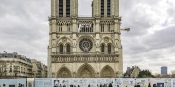 பிரான்ஸ் ‘நோட்ர டேம்’ தேவாலயம் : 5 ஆண்டுகளுக்கு பிறகு வழிபாடுகளுக்காக திறப்பு