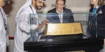 துபாயில் காட்சிக்கு வைக்கப்பட்ட : உலகின் ஆகப் பெரிய தங்கக்கட்டி