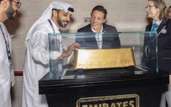 துபாயில் காட்சிக்கு வைக்கப்பட்ட : உலகின் ஆகப் பெரிய தங்கக்கட்டி