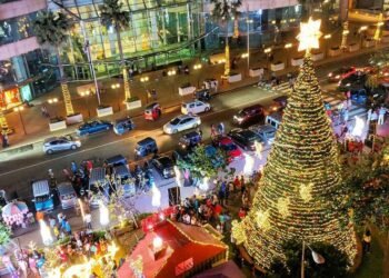 கொழும்பை கோலாகலமாக அலங்கரித்துள்ள கிறிஸ்துமஸ் விளக்குகள்