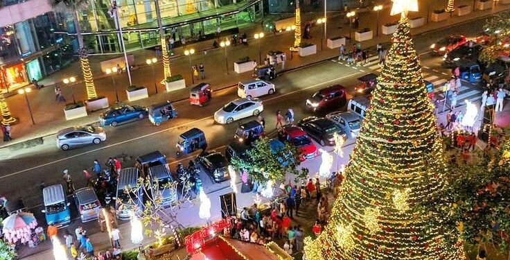 கொழும்பை கோலாகலமாக அலங்கரித்துள்ள கிறிஸ்துமஸ் விளக்குகள்