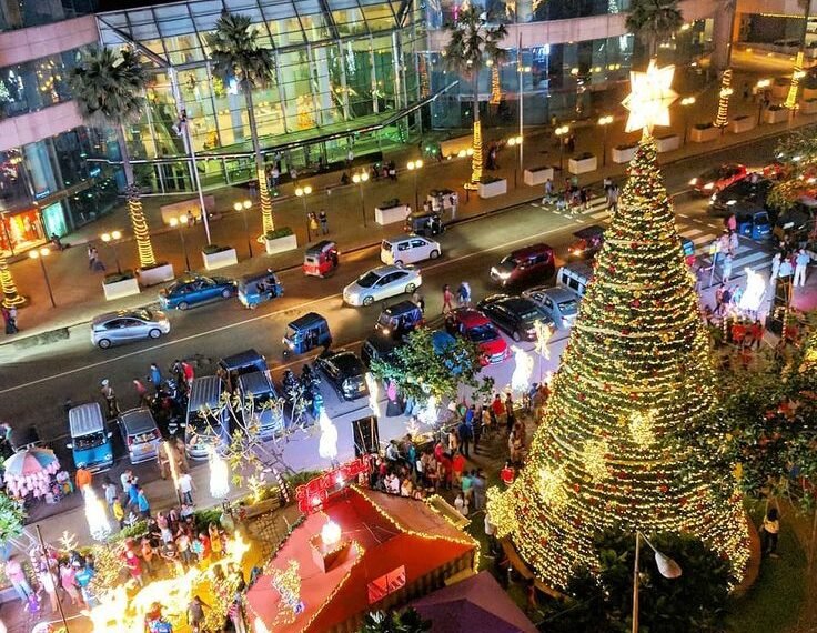 கொழும்பை கோலாகலமாக அலங்கரித்துள்ள கிறிஸ்துமஸ் விளக்குகள்